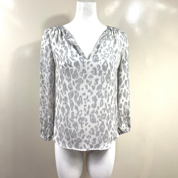 Joie grey/ivory jaguar print V neck Silk Blouse - Picture 8 of 10